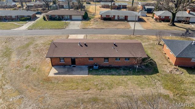 213 Springdale Drive, Belleville, IL 62223