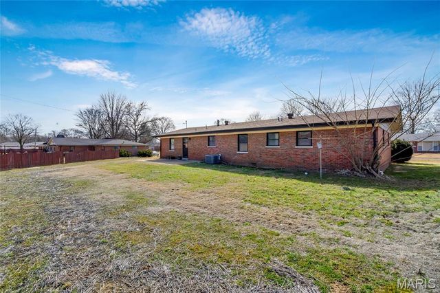 213 Springdale Drive, Belleville, IL 62223