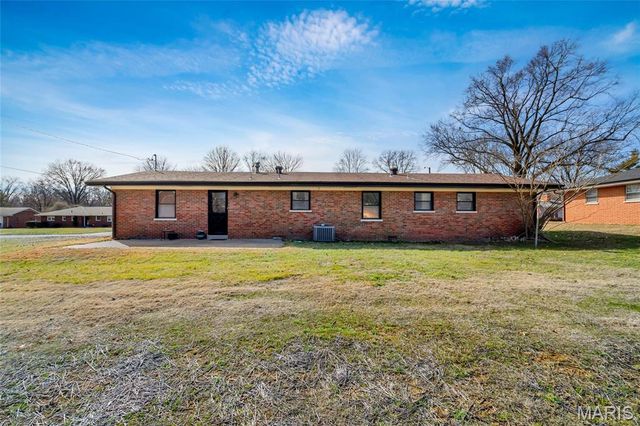 213 Springdale Drive, Belleville, IL 62223