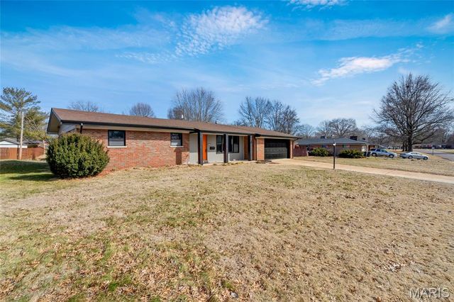 213 Springdale Drive, Belleville, IL 62223