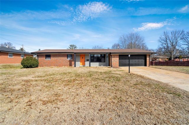 213 Springdale Drive, Belleville, IL 62223