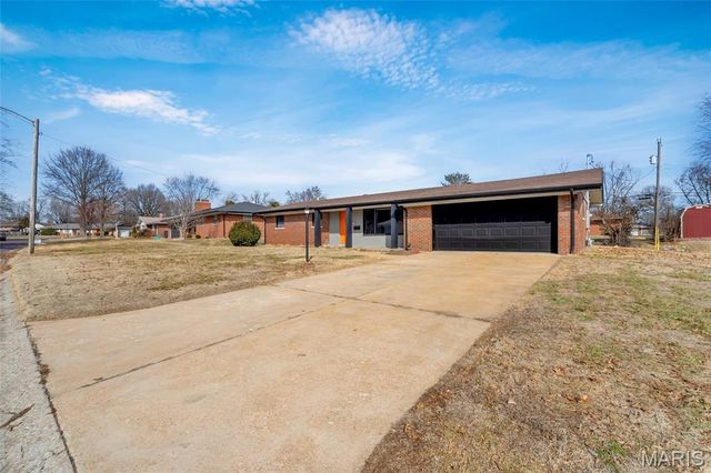 213 Springdale Drive, Belleville, IL 62223