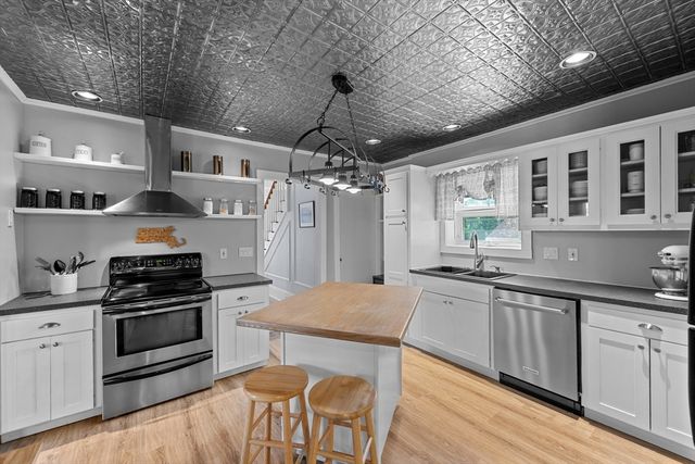 25 Ludlow St, Worcester, MA 01603