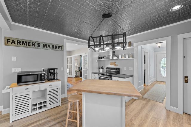 25 Ludlow St, Worcester, MA 01603