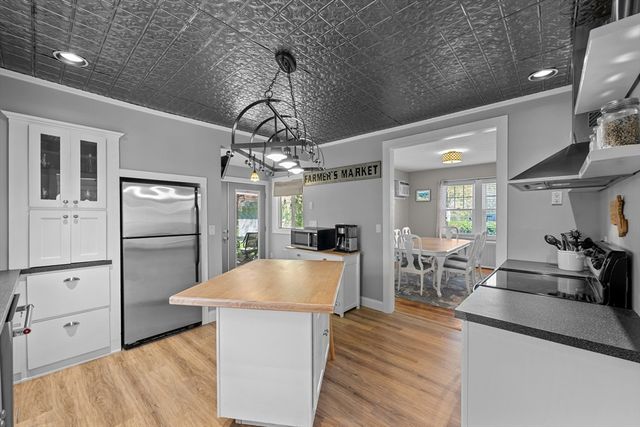 25 Ludlow St, Worcester, MA 01603