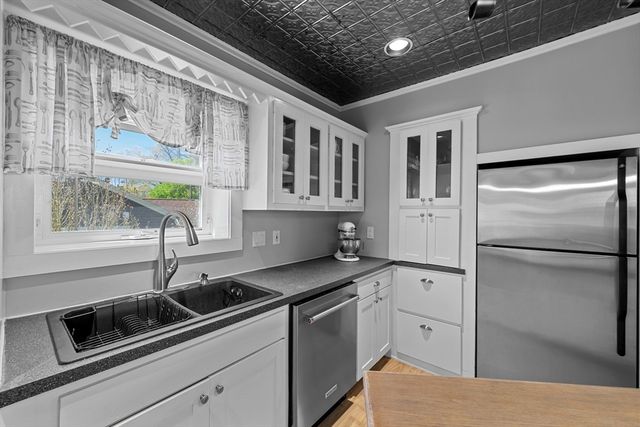 25 Ludlow St, Worcester, MA 01603