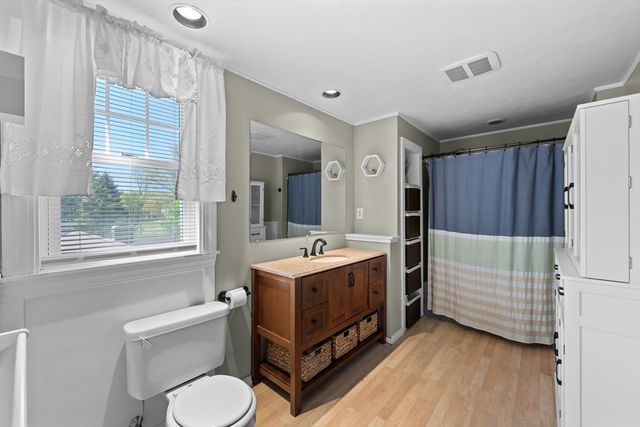 25 Ludlow St, Worcester, MA 01603