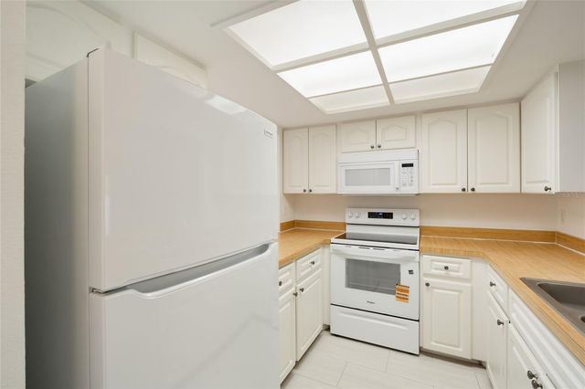 926 SUNRIDGE DRIVE F1, Sarasota, FL 34234