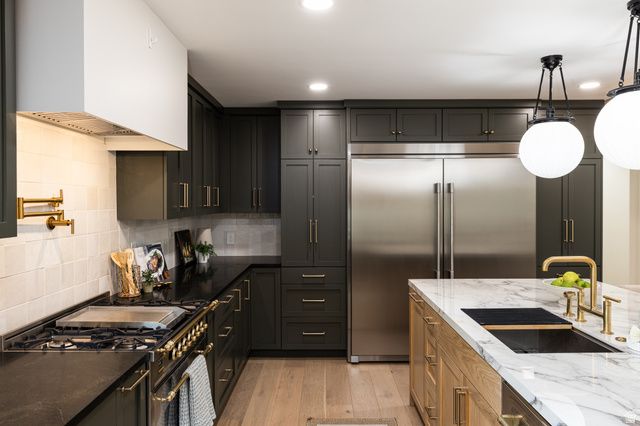 7610 S BRIGHTON WAY, Cottonwood Heights, UT 84121