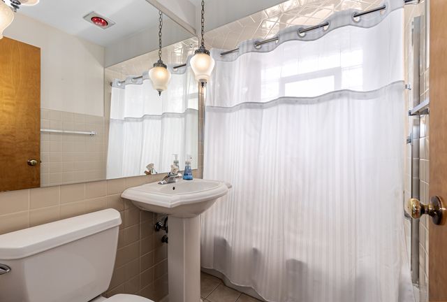 10245 S 52nd Avenue, Oak Lawn, IL 60453