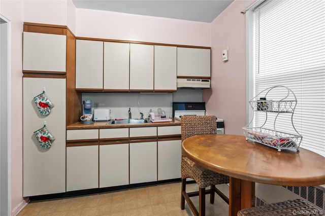2 Overlook Road 1B6, White Plains, NY 10605