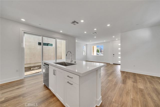 221 Longspur, Irvine, CA 92618