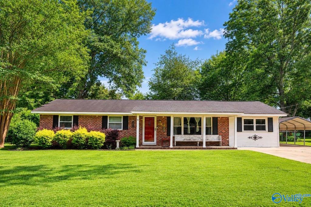 509 Sunset Avenue, Albertville, AL 35950