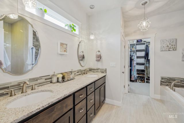 12371 S Abbott Downing Way, Nampa, ID 83686