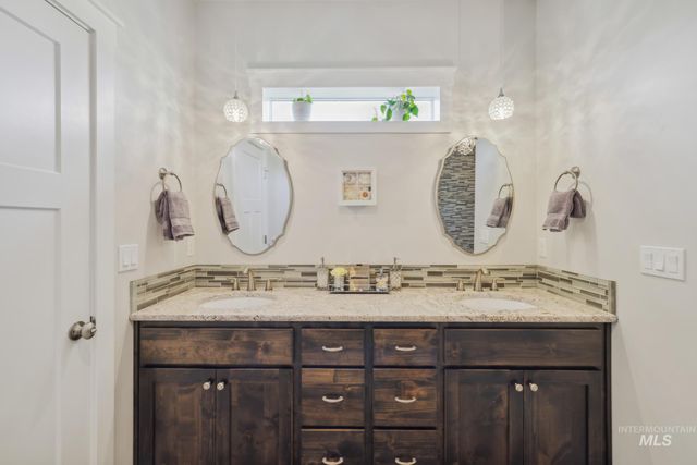 12371 S Abbott Downing Way, Nampa, ID 83686