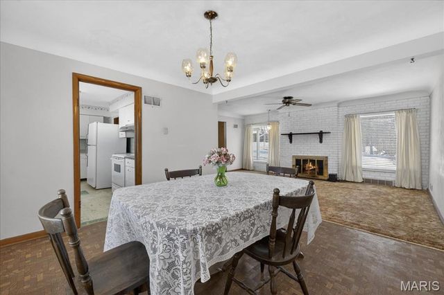 46 Garden Lane, Maryland Heights, MO 63043