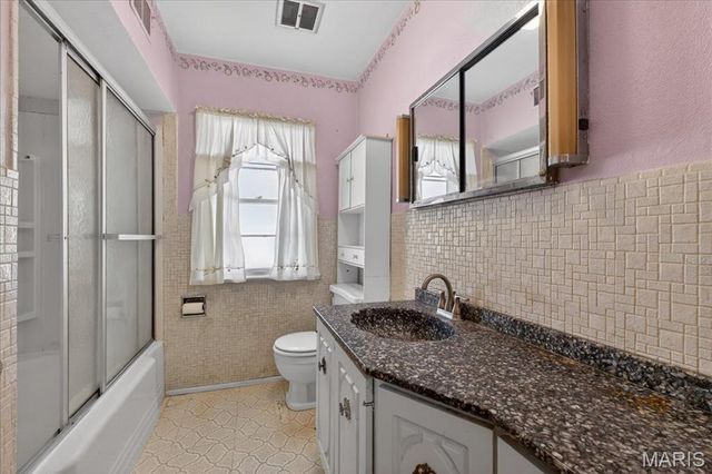 46 Garden Lane, Maryland Heights, MO 63043