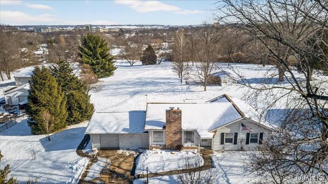 46 Garden Lane, Maryland Heights, MO 63043