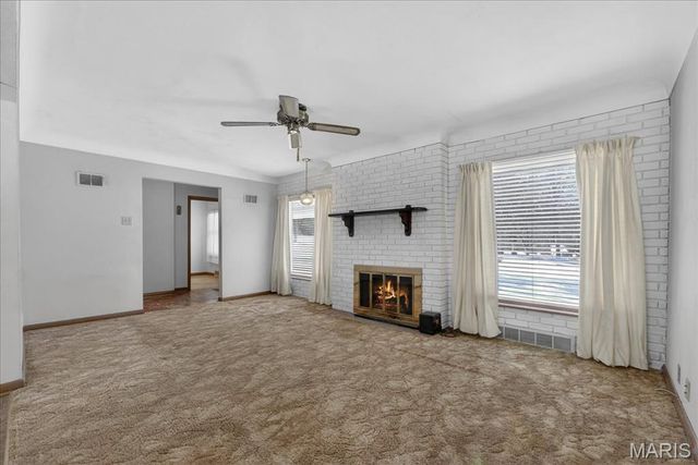 46 Garden Lane, Maryland Heights, MO 63043