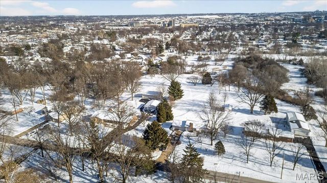 46 Garden Lane, Maryland Heights, MO 63043