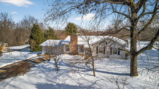 46 Garden Lane, Maryland Heights, MO 63043