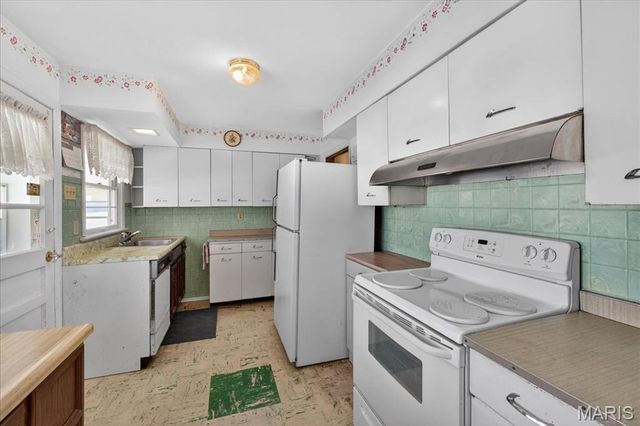 46 Garden Lane, Maryland Heights, MO 63043