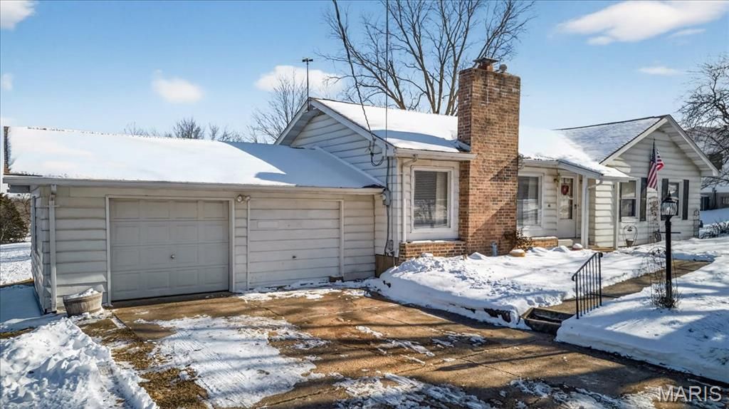 46 Garden Lane, Maryland Heights, MO 63043