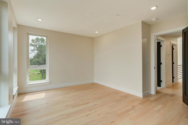 2534 E MADISON ST, Philadelphia, PA 19134