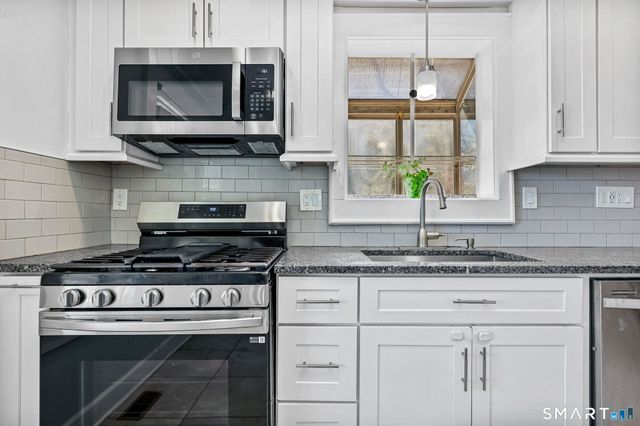 105 Knickerbocker Avenue, Stamford, CT 06907