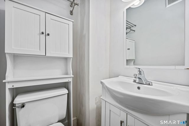 105 Knickerbocker Avenue, Stamford, CT 06907