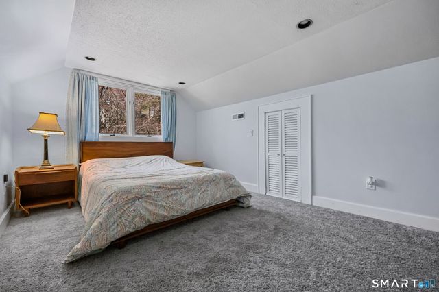 105 Knickerbocker Avenue, Stamford, CT 06907