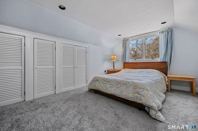 105 Knickerbocker Avenue, Stamford, CT 06907