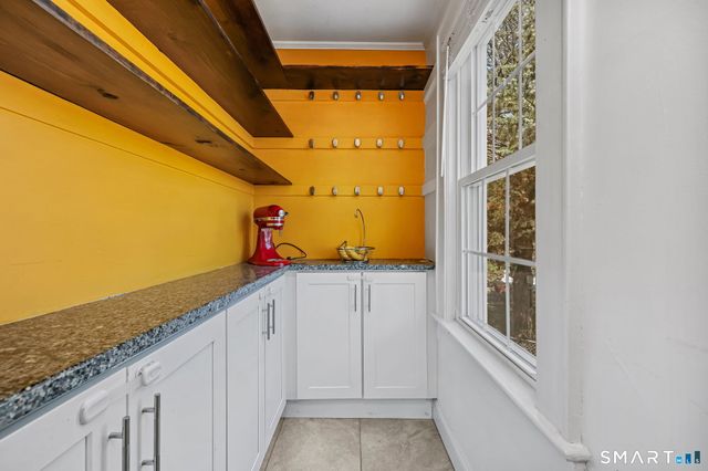 105 Knickerbocker Avenue, Stamford, CT 06907