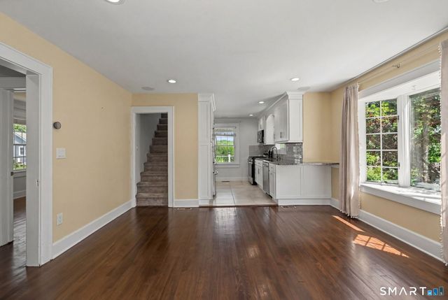 105 Knickerbocker Avenue, Stamford, CT 06907