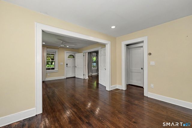 105 Knickerbocker Avenue, Stamford, CT 06907