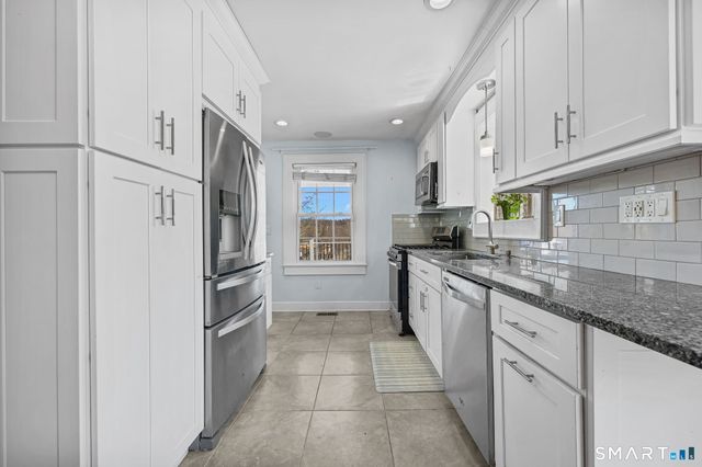 105 Knickerbocker Avenue, Stamford, CT 06907