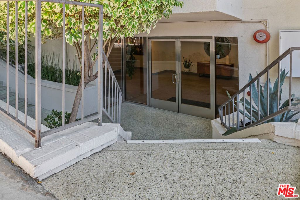 960 Larrabee Street 328, West Hollywood, CA 90069 — photo 4