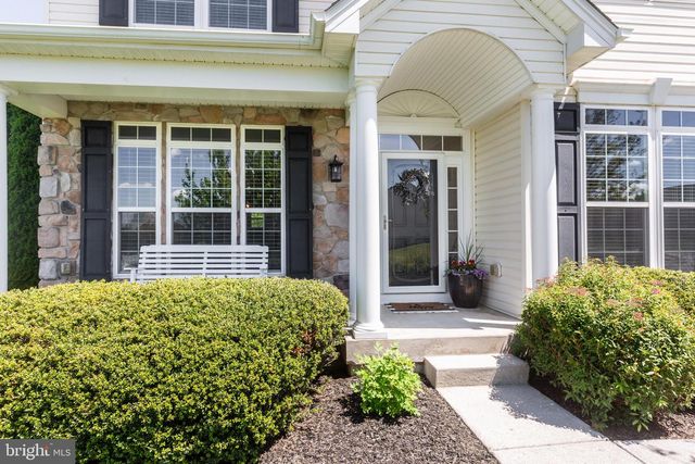 2286 SWIFTWATER DR, Hanover, PA 17331