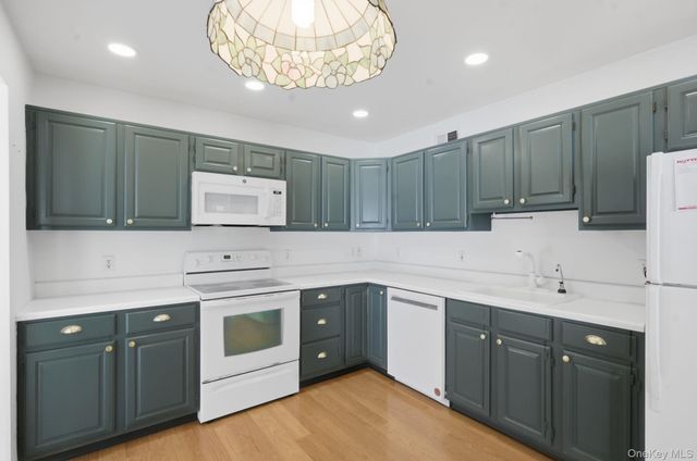 39 Deer Crossing Drive, Fishkill, NY 12524