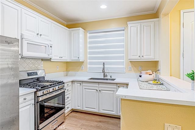 19523 Opal Lane, Saugus, CA 91350