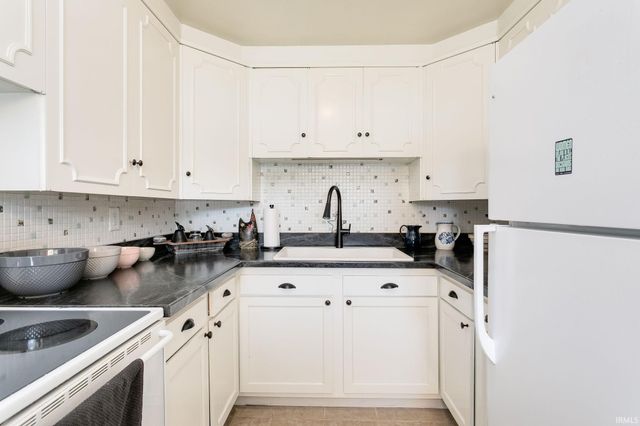 126 S Ironwood Drive, South Bend, IN 46615