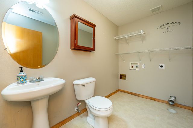 1231 Jerlynn Avenue, Des Moines, IA 50313