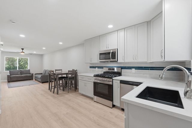 1919 20th Street, Huntsville, TX 77340