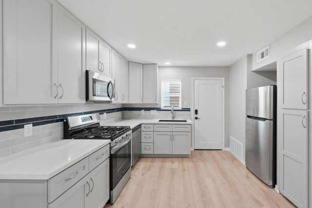 1919 20th Street, Huntsville, TX 77340