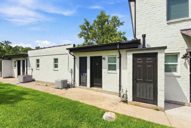 1919 20th Street, Huntsville, TX 77340