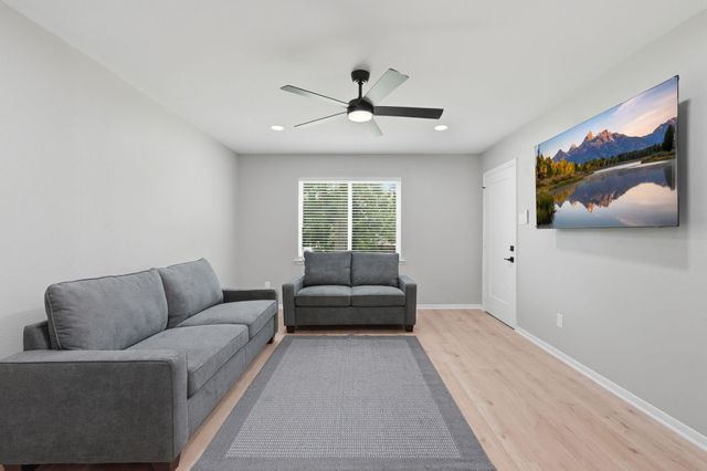 1919 20th Street, Huntsville, TX 77340
