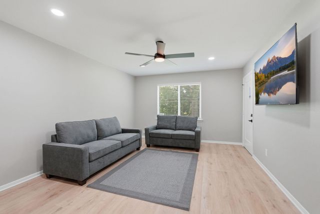 1919 20th Street, Huntsville, TX 77340