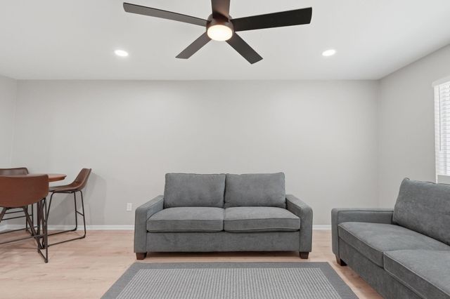 1919 20th Street, Huntsville, TX 77340
