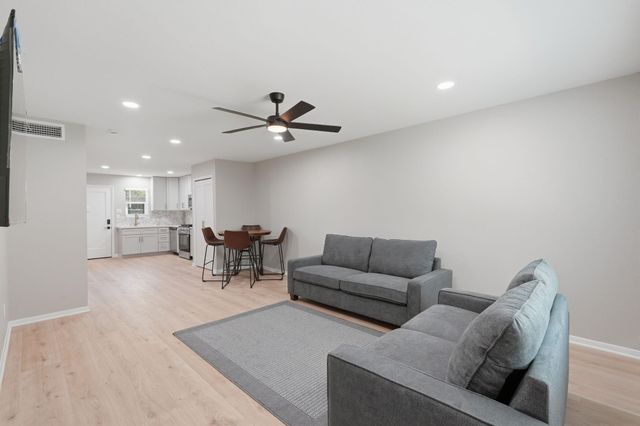 1919 20th Street, Huntsville, TX 77340