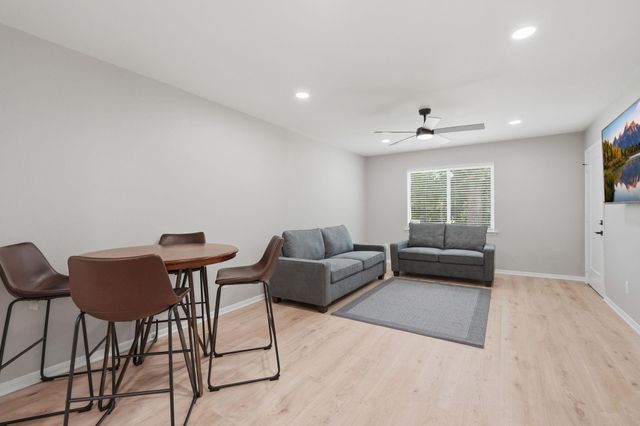1919 20th Street, Huntsville, TX 77340